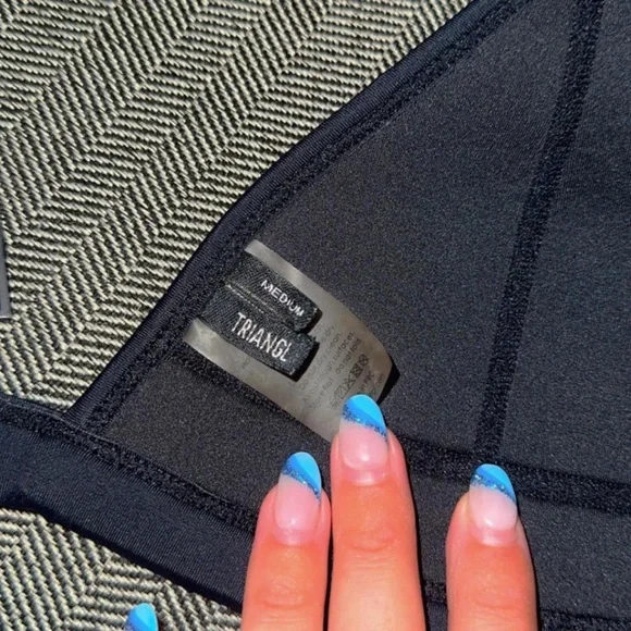 TRIANGL 2-piece Bikini Set 👙🦋🌚 - Picture 4 of 7